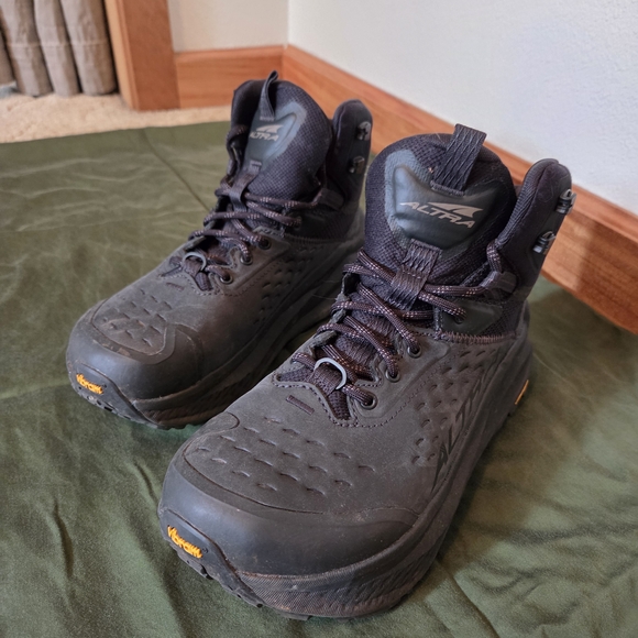 Altra Women´s Black Hiking Shoes